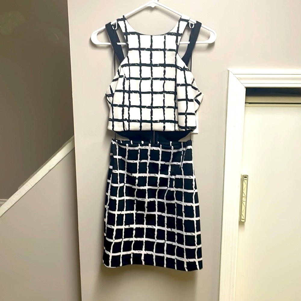 Mini mid drift black and white contemporary dress